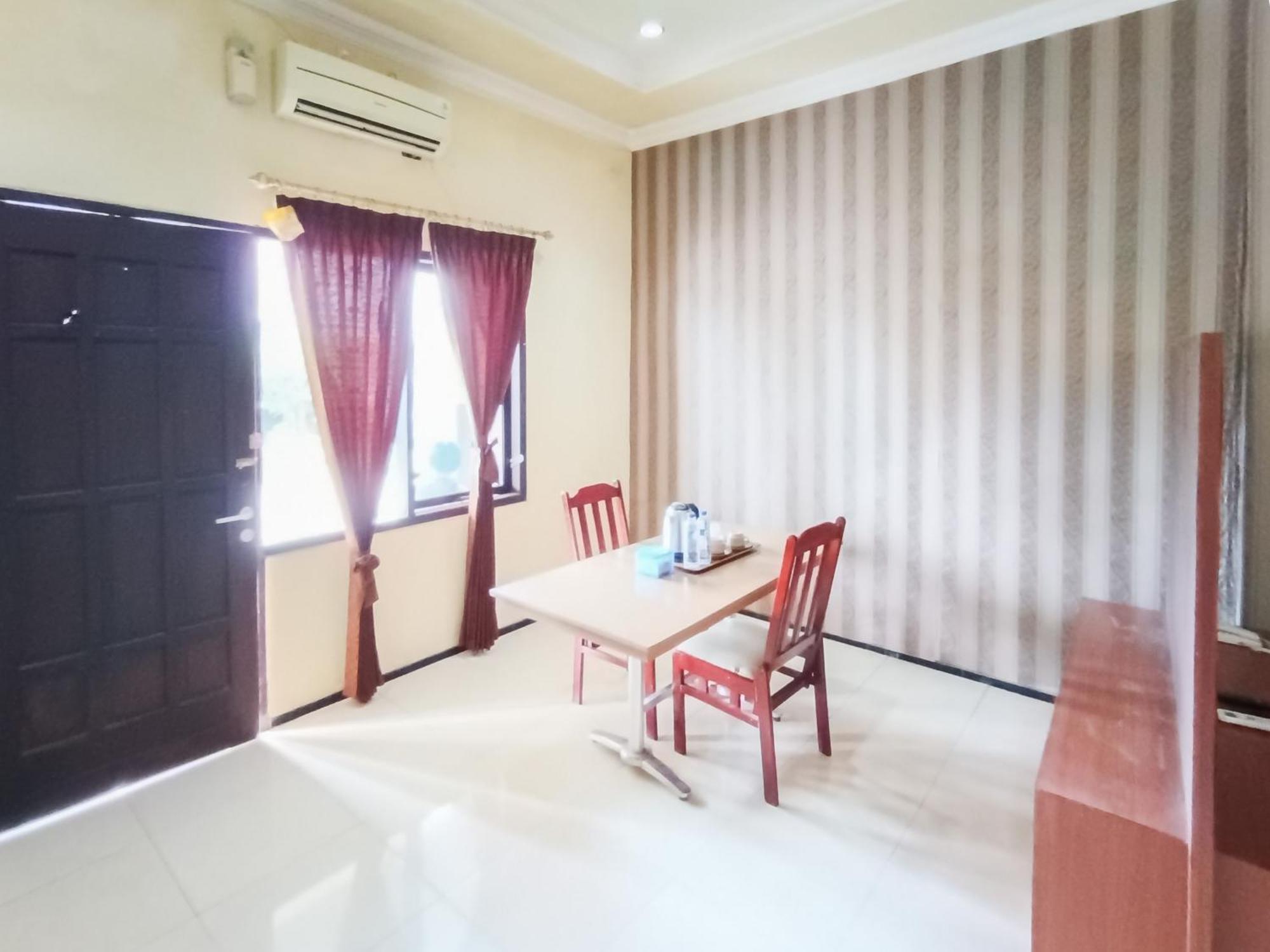 Gita Puri Redpartner Blitar 호텔 외부 사진