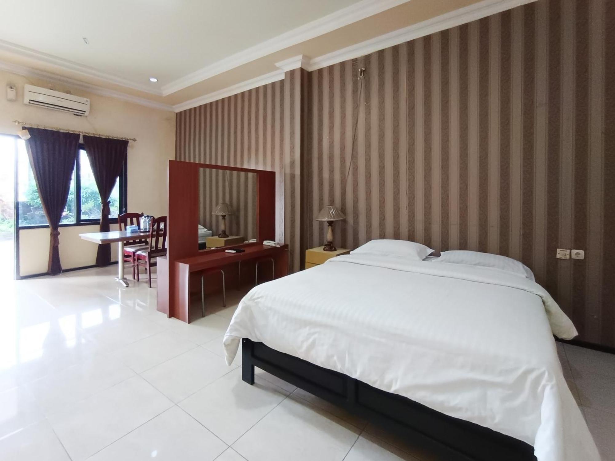 Gita Puri Redpartner Blitar 호텔 외부 사진