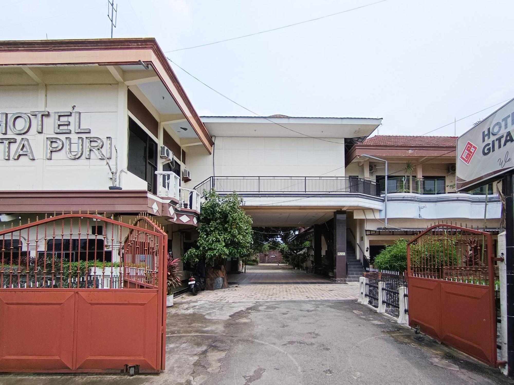 Gita Puri Redpartner Blitar 호텔 외부 사진