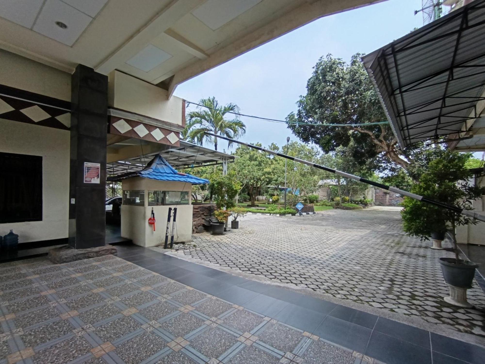 Gita Puri Redpartner Blitar 호텔 외부 사진
