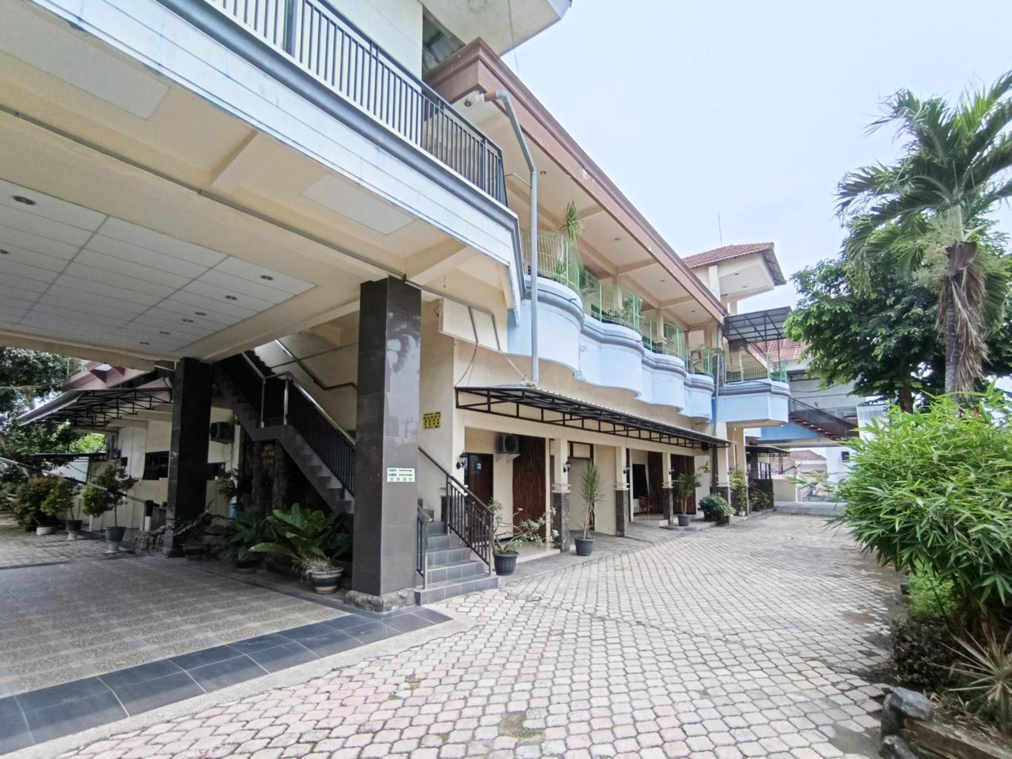 Gita Puri Redpartner Blitar 호텔 외부 사진